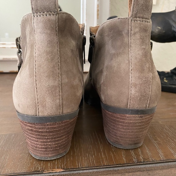 Lightly Worn Women’s Vionic Cecily Suede Boots Size 9 - Picture 3 of 7